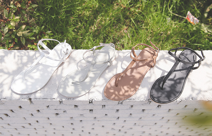 [Models wear43st]Natural Cowhide TStrap Flip Flop Sandals