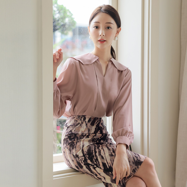 Rounding Flat Collar Skily Blouse