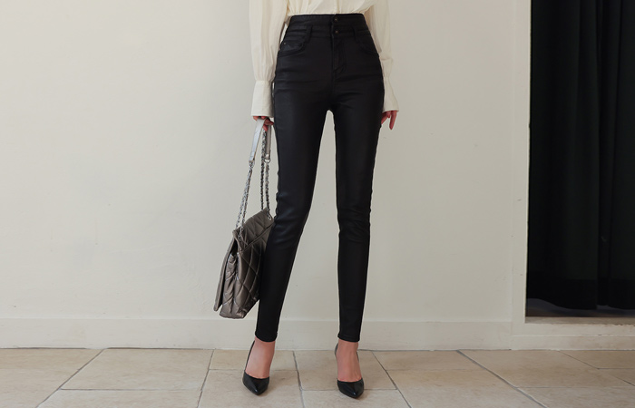 Two button High-Waist Skinny Coated jeans