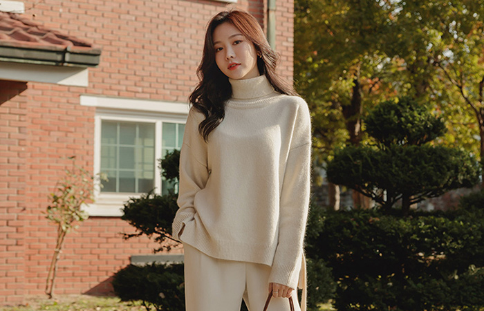 Cozy Wool&raccoon Belted Turtleneck Knit