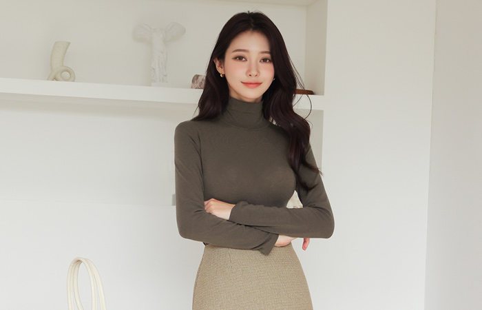 Soft Wool Tencel Deep-Color Simple Turtleneck