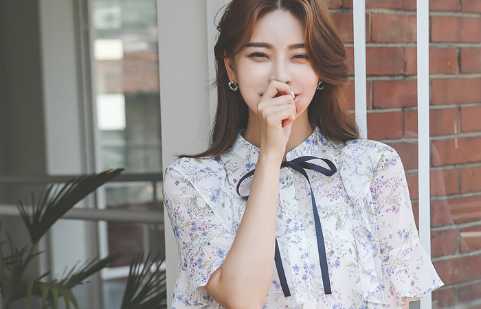 Flower Ruffle Tiara Ribbon Blouse