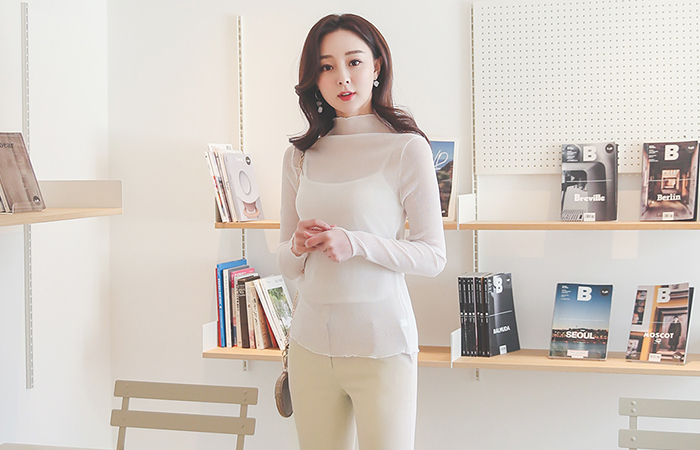 Wave Cutting Wrinkle See-through Blouse