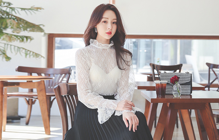 Frill Neck Bell Cuffs Lace Blouse