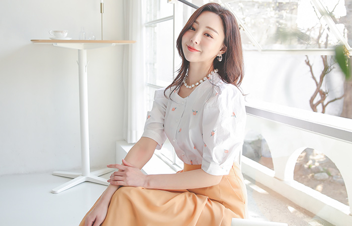 Petit Flower Embroidery Cotton Puff Blouse