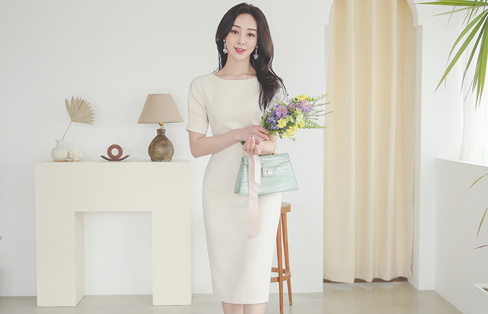 Back-Point 딥라인 Puff Span Dress