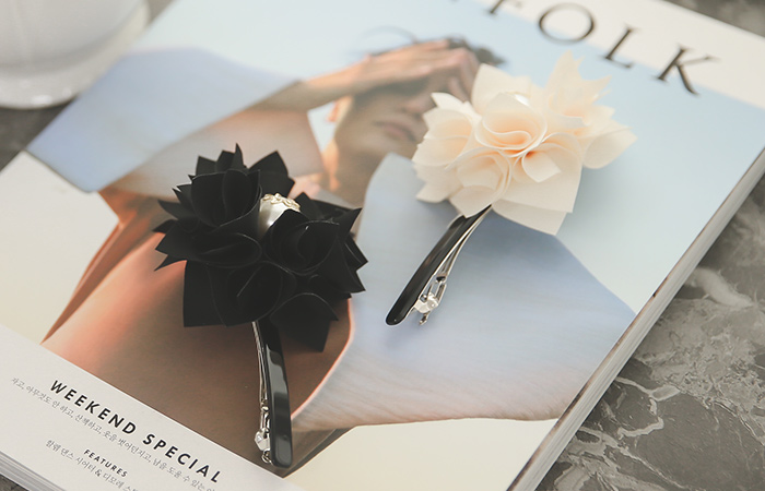 Satin Flower pearl hairpin