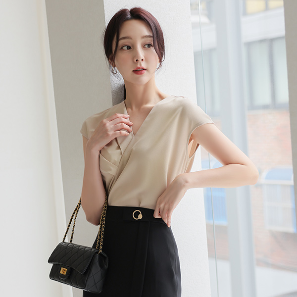 Unbalance Pinch-Shirring V-neck French Sleeves Blouse