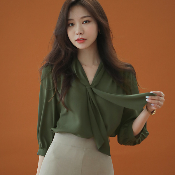 Tie Loop Capri Blouse