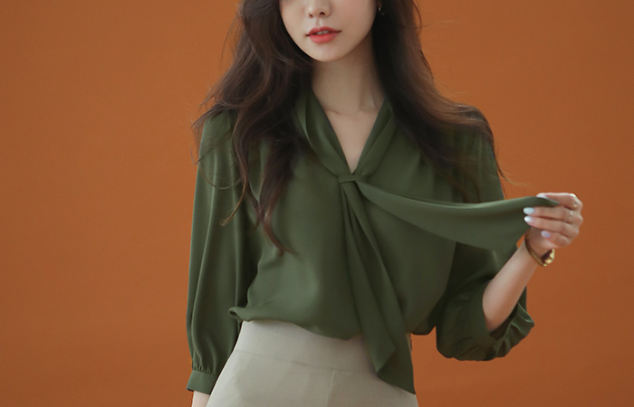 Tie Loop Capri Blouse