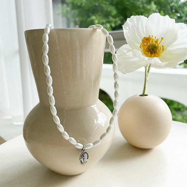 Modern Pearl Silver pendant Point Necklace