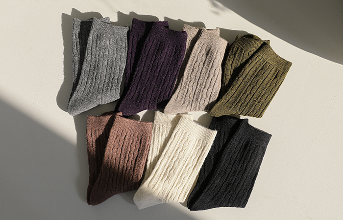 Deep-Color Soft Wool 꽈베기 Socks