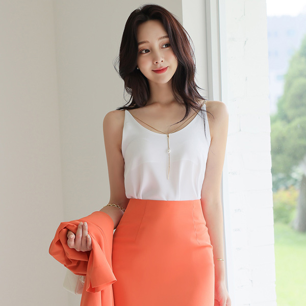 Pearl Drop Gold-Chain Sleeveless Blouse