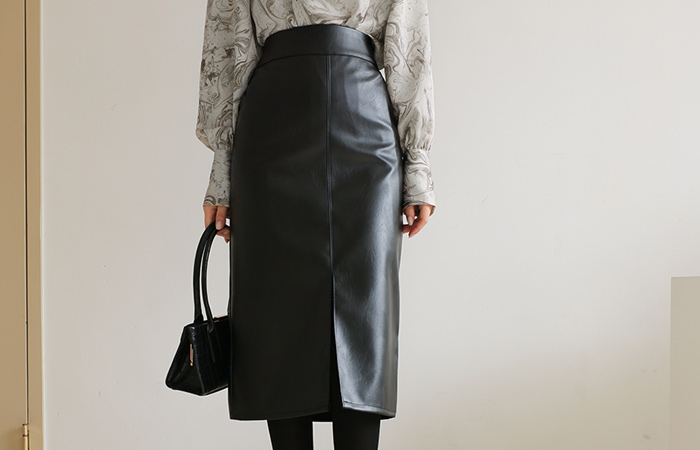 Wide Obi-Line Cutting Slit Leather Skirt