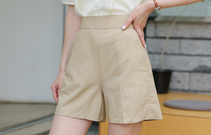 Linen High-Waist Three-Quarter Pants