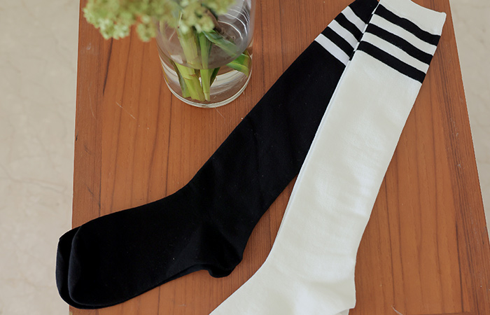 Color Combination Line Knee-High Socks