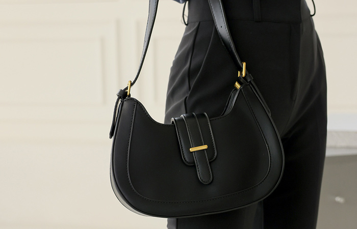 Mood Buckle Rounding Shoulder Bag