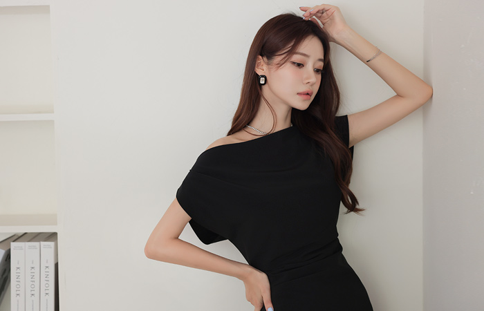 Unbalance Drape Boat Neck Off Shoulder Dress