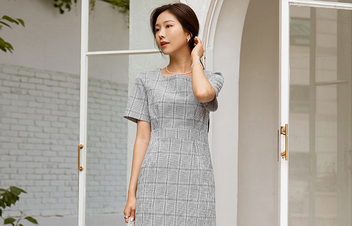 Daily Square Neck Check Dress