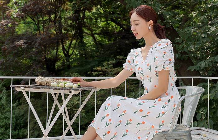 Tulip VNeck 퍼프셔링 Flared Dress