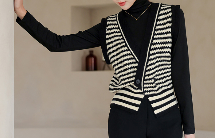 Stripe Double-button Knit Vest