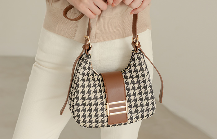 Buckle Hound Check Shoulder Bag