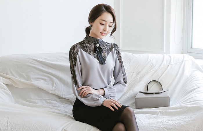 Sweet Heart Lace Pearl Brooch Blouse