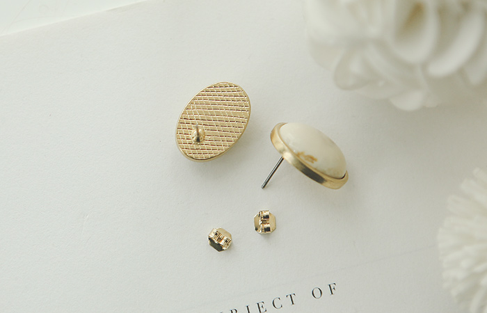 Gold Motive Mable Earring