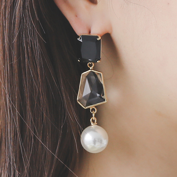 Black stone unbalance Earring