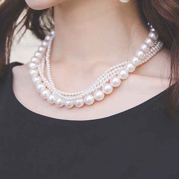 Bold Pearl layered Necklace