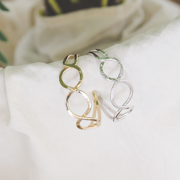 twist Circle bangle