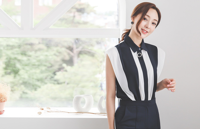 Modern Stripe O-ring Collar Blouse