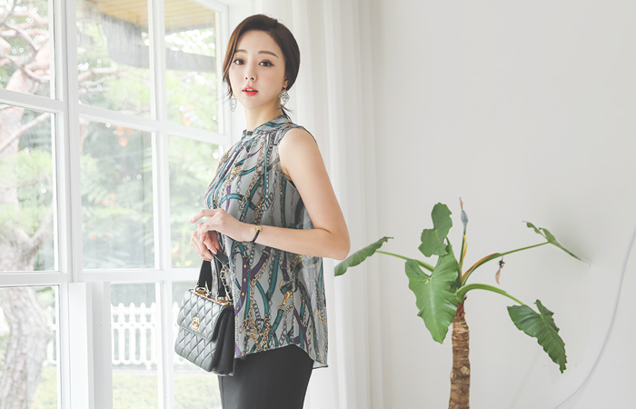 High-Neck Chain Pattern Sleeveless Pintuck Blouse