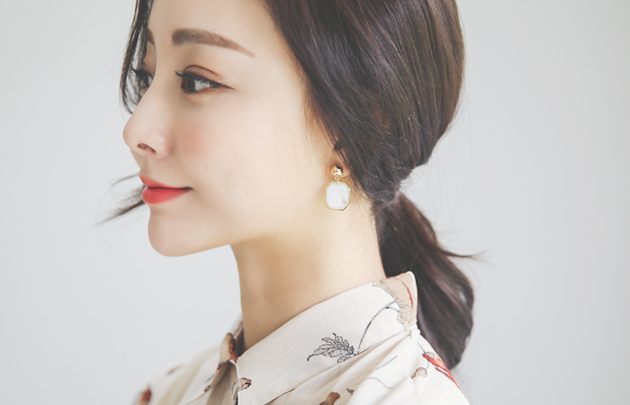 Mable Octagon Gold Earring