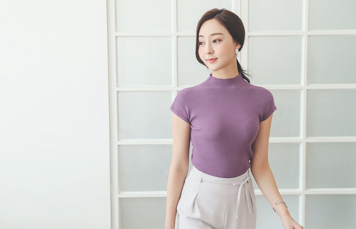 Soft Cap-Sleeves Slim Half-Turtleneck Knit