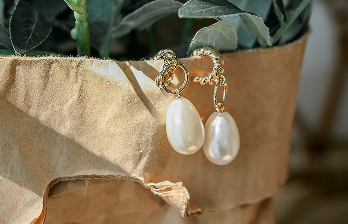 Tear Pearl Twist Ring Earring