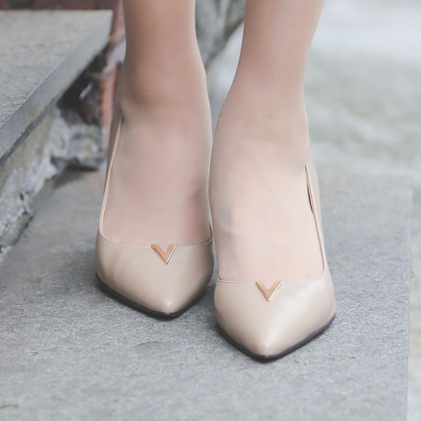 Cowhide Edge v Gold Tip Point Pumps Heels