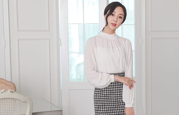 High-Neck Smock Banding Shirring Blouse