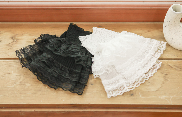 Pleats Tiered Lace Cuffs