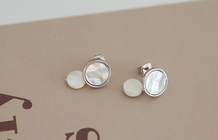 Shell Hologram Pearl Simple Earring