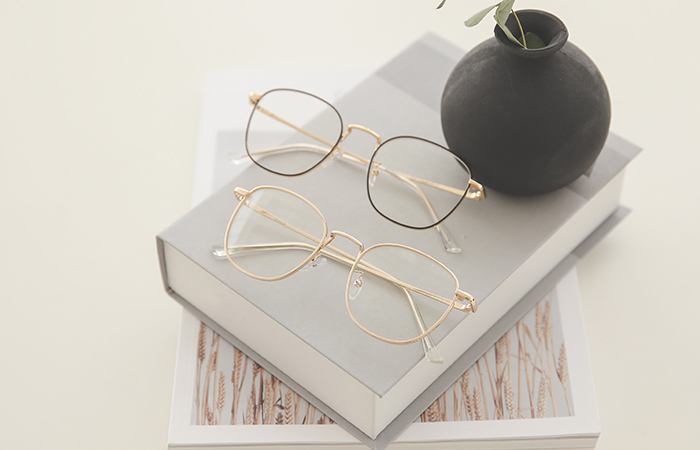 minimal Slim UV blocking Gold-Rimmed Glasses