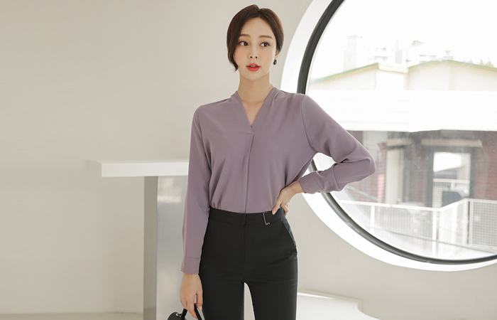 Feminine V-neck Blouse(Long Sleeves)