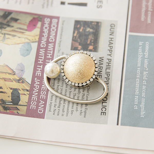 Gold Noise Pearl Point Brooch