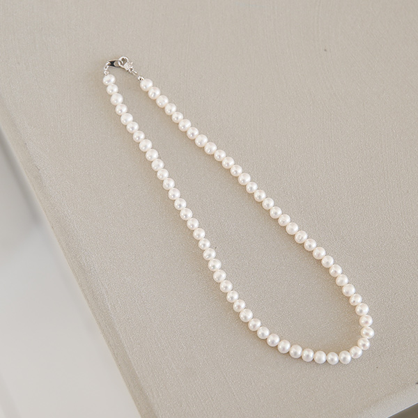 Simple Fresh-Water Pearl Necklace