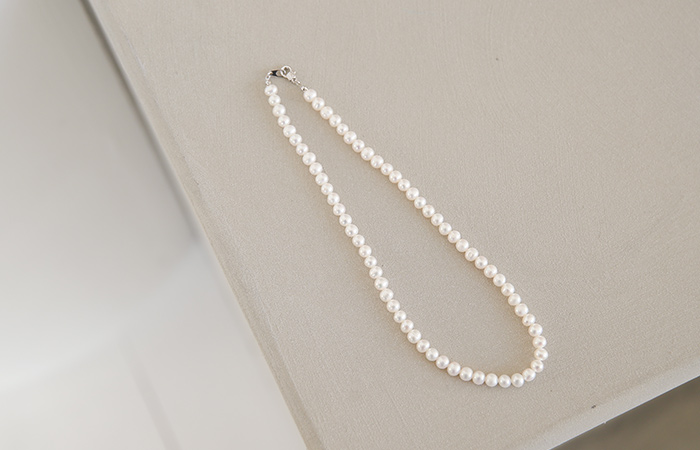 Simple Fresh-Water Pearl Necklace