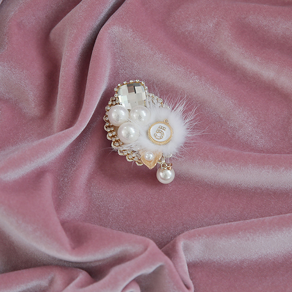 Cubic Trimming Mink Fur Brooch