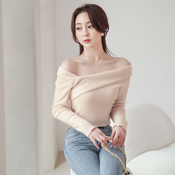 Unbalance 사선랩 Off Shoulder Fleece T-shirt