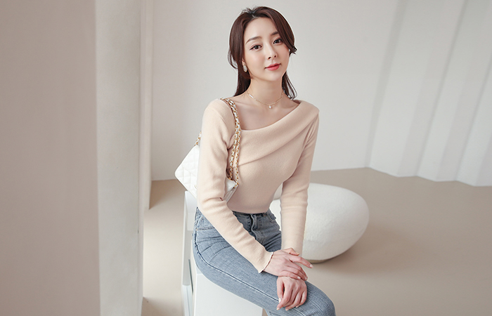 Unbalance 사선랩 Off Shoulder Fleece T-shirt