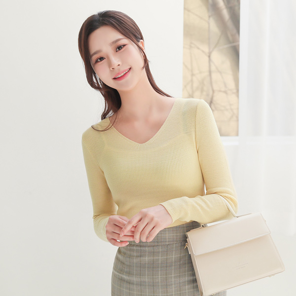 sweet Knit Mini Slit V-neck Knit