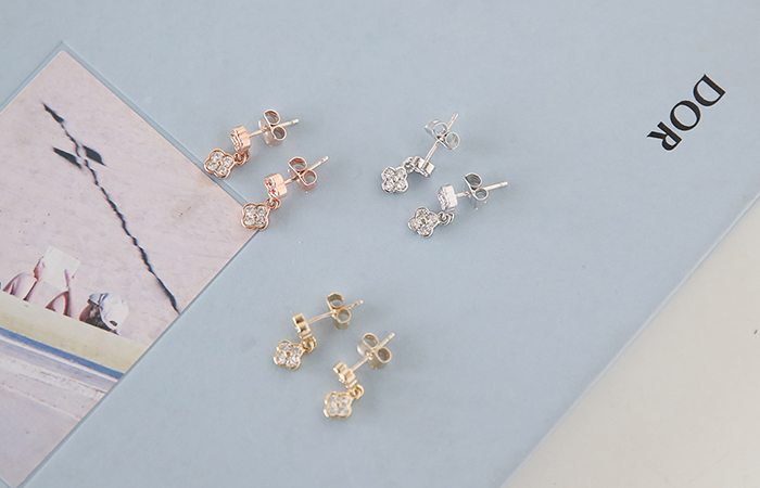 Double Cubic Clover Mini Earring